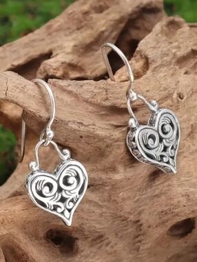 ❤️L $10 Each Or Bundle 4/$20Silvery Heart Dangle Earrings